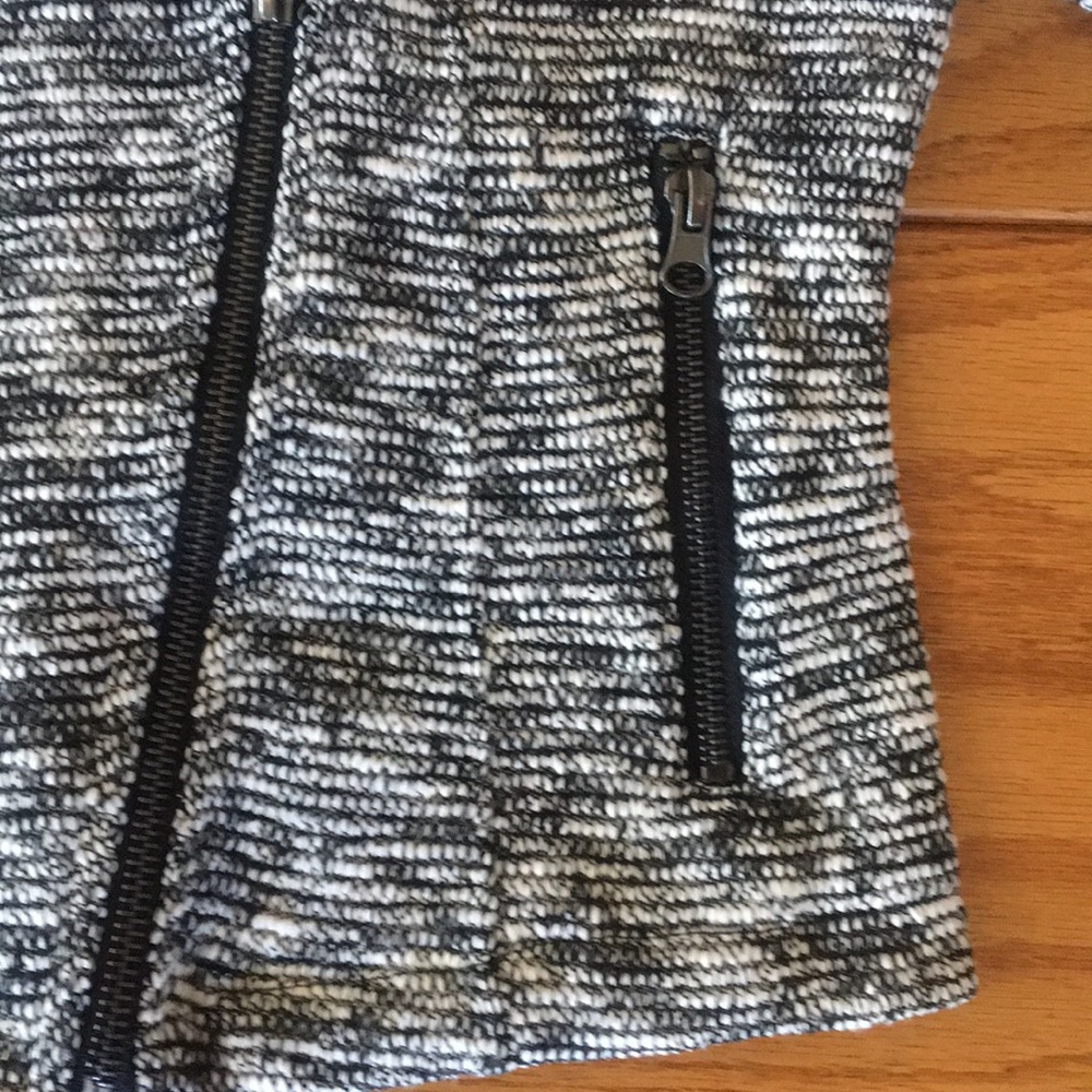 Stylish B&W Fitted Sweater Blazer / Jacket - Picture 3 of 7